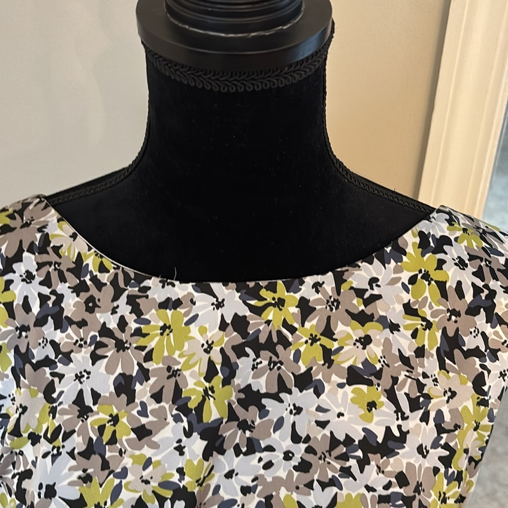 JESSICA SIMPSON MULTI-COLOR FLORAL PRINT SLEEVELESS GATHERED WAIST DRESS - Picture 7 of 11